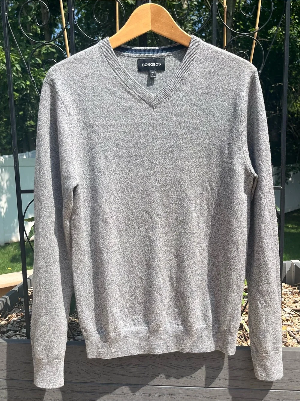 Bonobos 100% Extra Fine Merino Wool Gray V-Neck Sweater Size S Preppy Minimalist